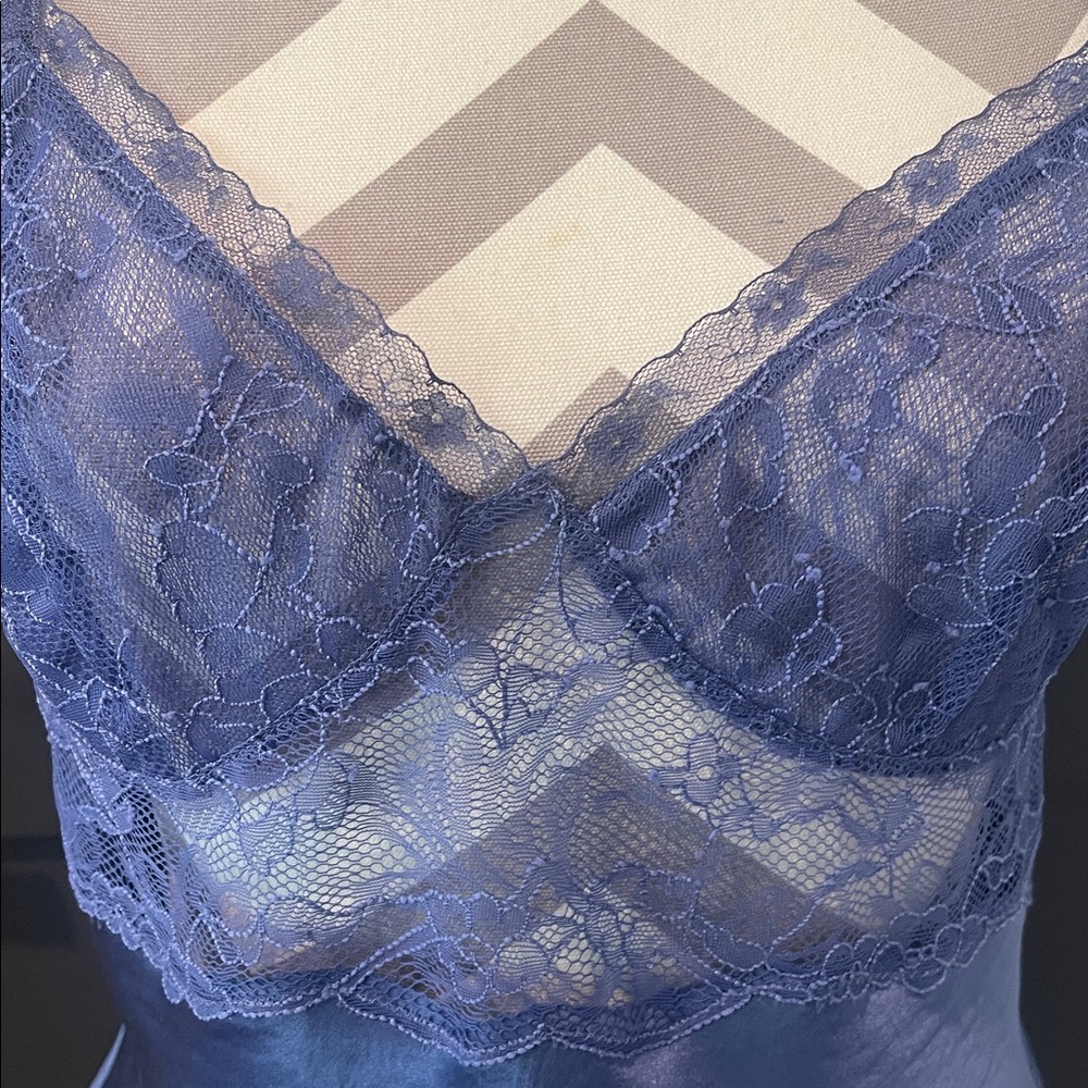 Victoria’s Secret Silk Lace Chemise in Periwinkle Blue Size M - Picture 2 of 6